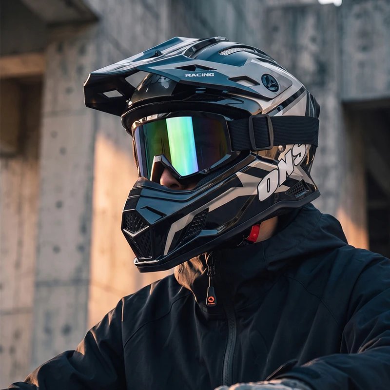 DOT Certification Mountain Bike Off-road Helmet With Protective Goggles and Gloves Cotton Lining ABS Motocross Motorcycle Helmet
