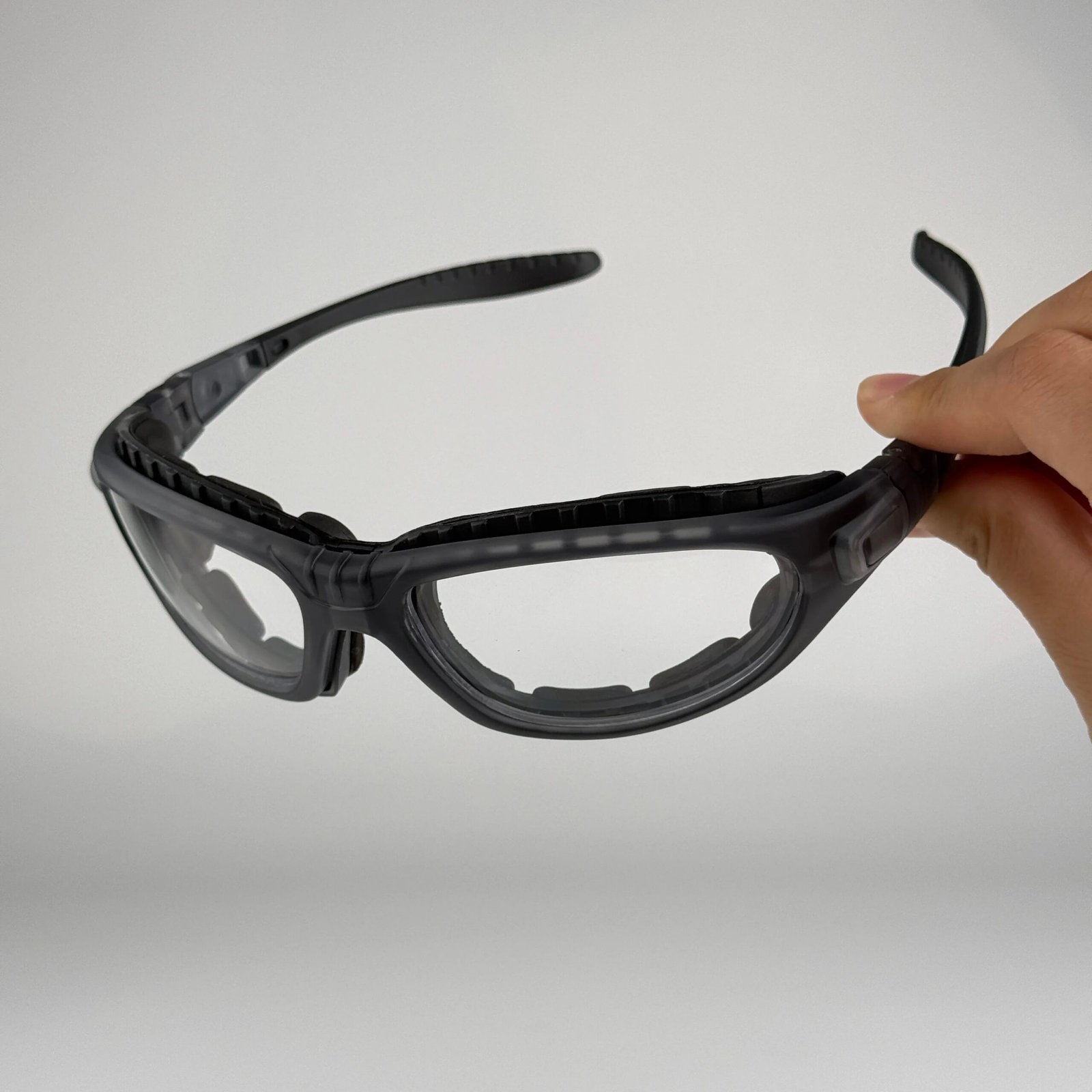 Foam-sealed windproof and dustproof safety goggles, unisex outdoor cycling glasses, relieve dry eye discomfort Foam-sealed windproof and dustproof safety goggles, unisex outdoor cycling glasses, relieve dry eye discomfort