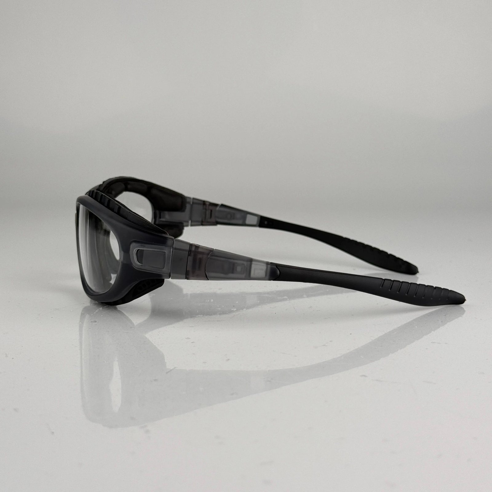 Foam-sealed windproof and dustproof safety goggles, unisex outdoor cycling glasses, relieve dry eye discomfort Foam-sealed windproof and dustproof safety goggles, unisex outdoor cycling glasses, relieve dry eye discomfort
