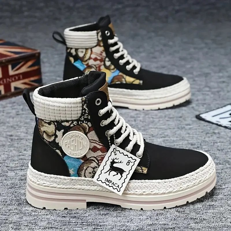 Men's sturdy work boots with lacing system, comfortable and breathable