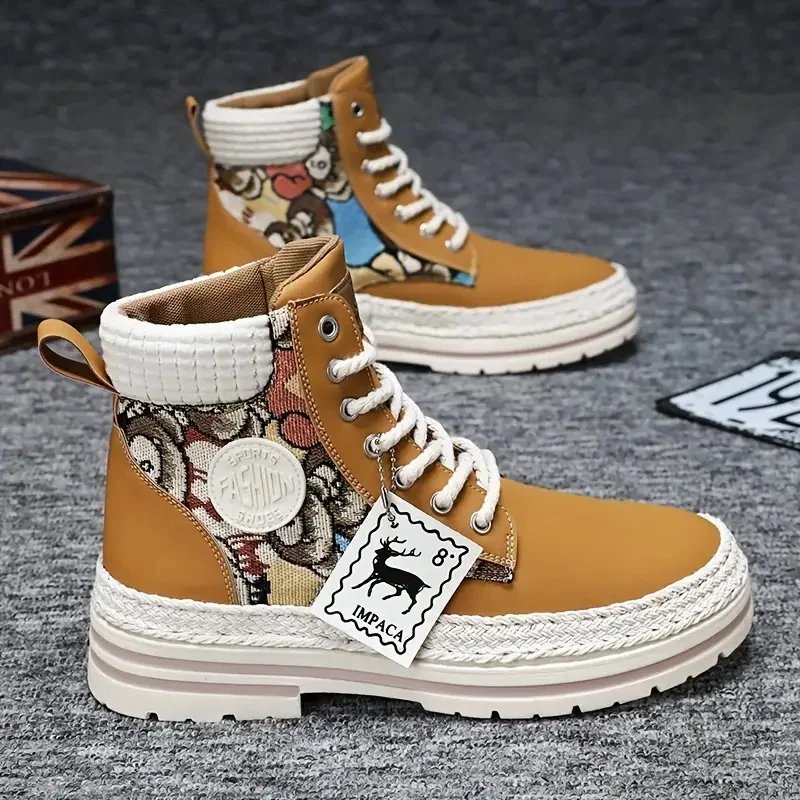 Men's sturdy work boots with lacing system, comfortable and breathable