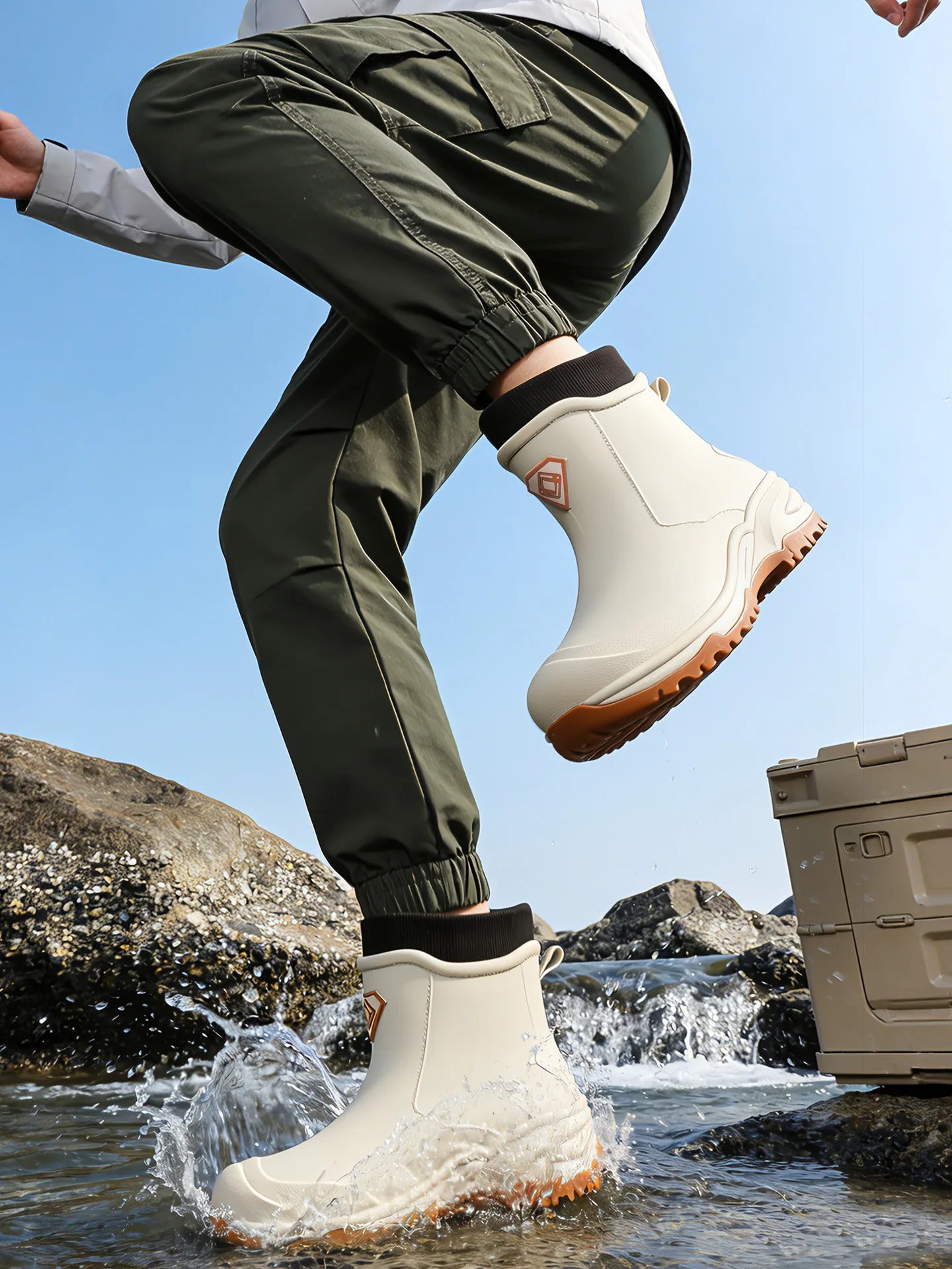 Wear resistant thick soled water boots, military green river tracing men's short boots, rain boots, waterproof men's water shoes Wear resistant thick soled water boots, military green river tracing men's short boots, rain boots, waterproof men's water shoes