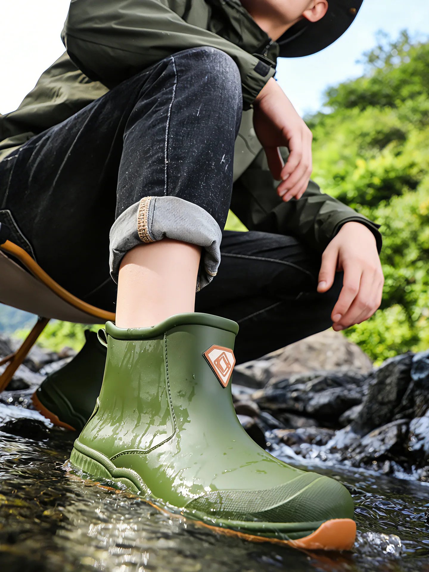 Wear resistant thick soled water boots, military green river tracing men's short boots, rain boots, waterproof men's water shoes Wear resistant thick soled water boots, military green river tracing men's short boots, rain boots, waterproof men's water shoes