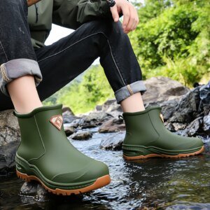 Wear resistant thick soled water boots, military green river tracing menās short boots, rain boots, waterproof menās water shoes