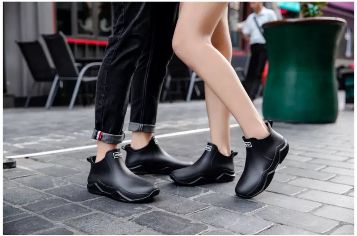 Fashionable Men & Women’s Ankle Rain Boots Anti-Slip Waterproof Shoes Work Boots Suitable For Summer & Winter Rainy & Snowy Day Fashionable Men & Women’s Ankle Rain Boots Anti-Slip Waterproof Shoes Work Boots Suitable For Summer & Winter Rainy & Snowy Day
