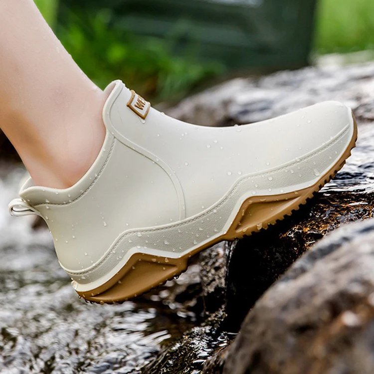 Fashionable Men & Women’s Ankle Rain Boots Anti-Slip Waterproof Shoes Work Boots Suitable For Summer & Winter Rainy & Snowy Day