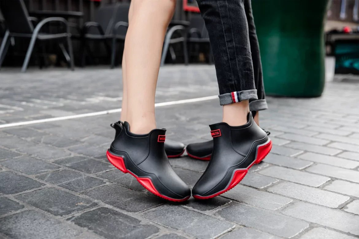 Fashionable Men & Women’s Ankle Rain Boots Anti-Slip Waterproof Shoes Work Boots Suitable For Summer & Winter Rainy & Snowy Day Fashionable Men & Women’s Ankle Rain Boots Anti-Slip Waterproof Shoes Work Boots Suitable For Summer & Winter Rainy & Snowy Day