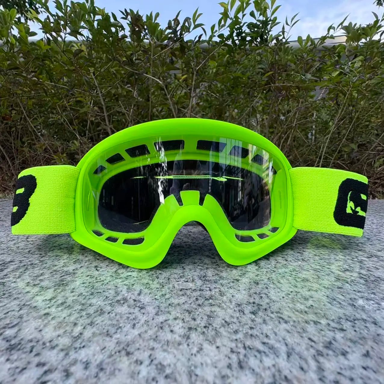 Children's bicycle glasses and motorcycle helmet glasses, suitable for skiing, skating, windproof, and children aged 3 to 12