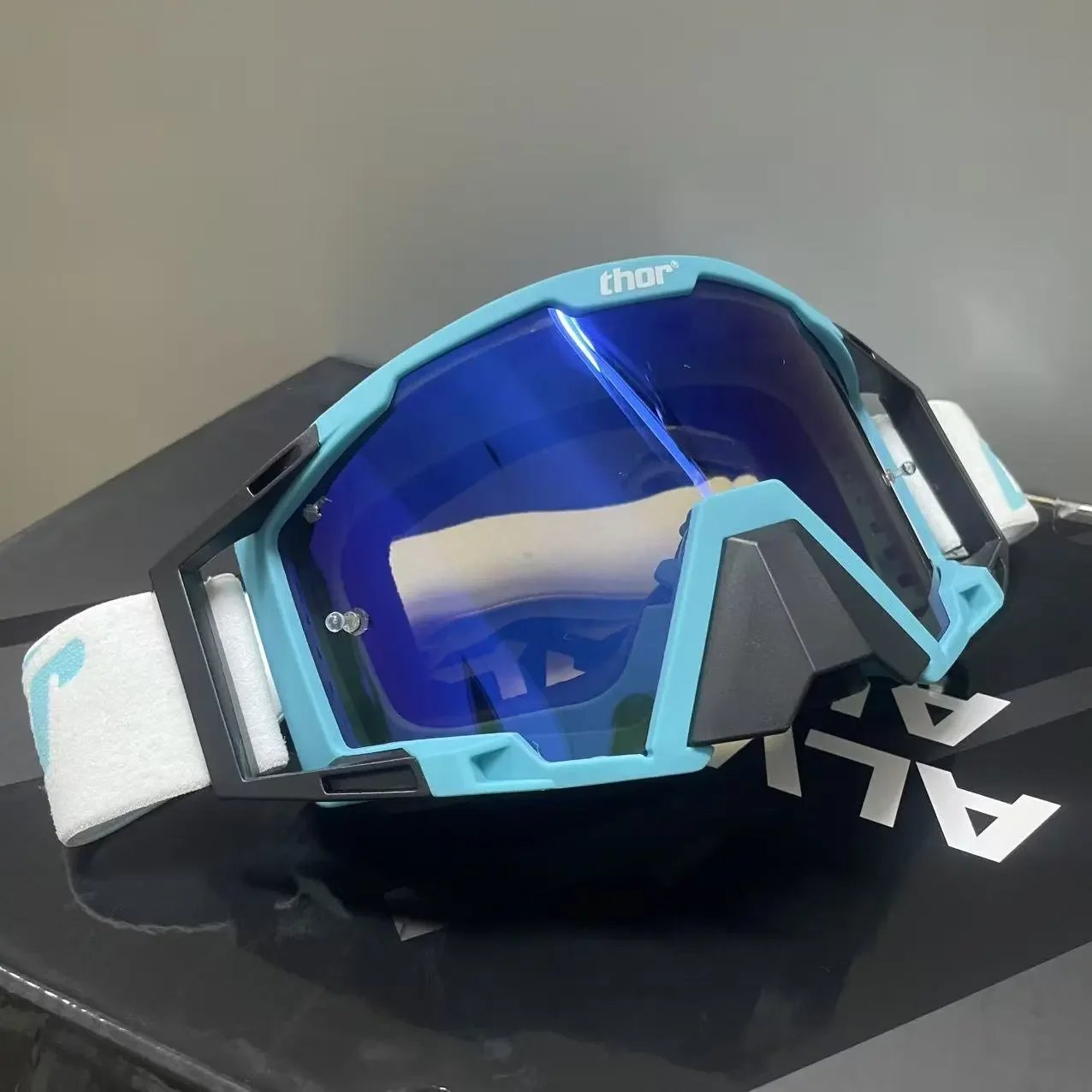 Motocross Goggles with Nose Guard for Men Women, UV Protection Anti-Fog Dirt Bike ATV Off-Road Motorcycle Goggles, Windproof Dustproof Scratch-Resistant