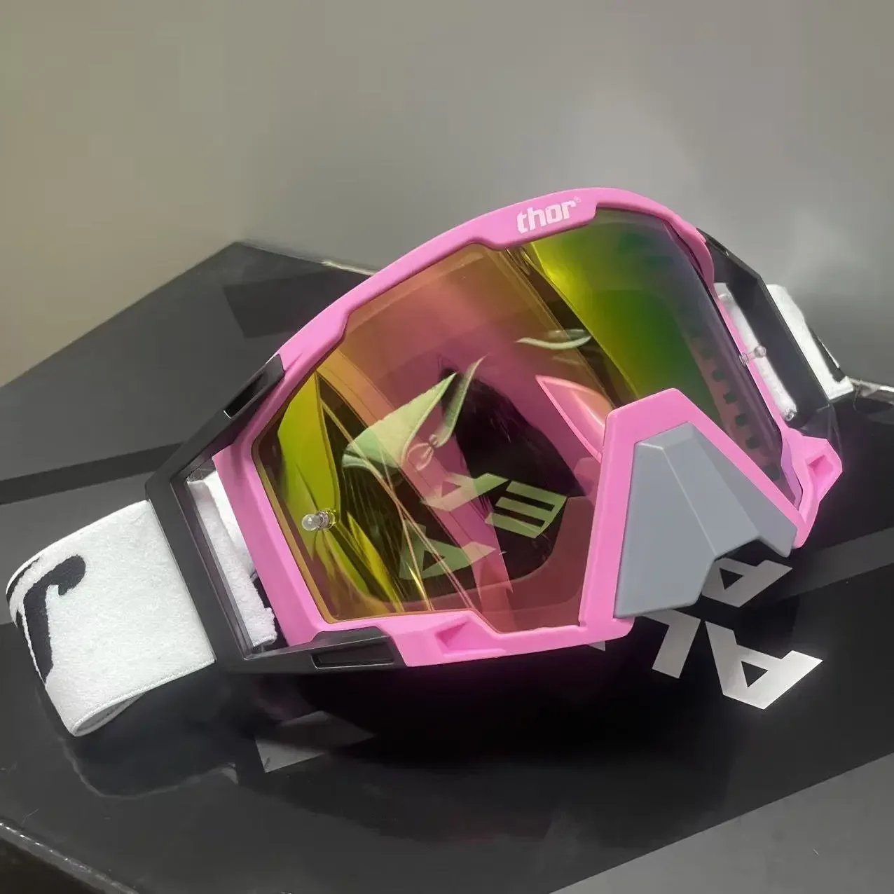 Motocross Goggles with Nose Guard for Men Women, UV Protection Anti-Fog Dirt Bike ATV Off-Road Motorcycle Goggles, Windproof Dustproof Scratch-Resistant