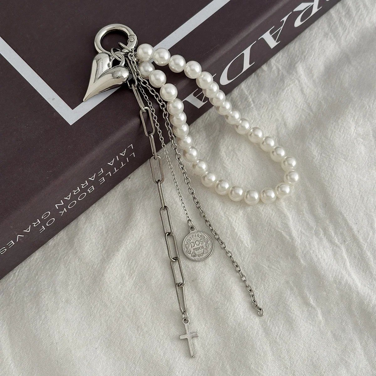 Fashion Imitation Pearl Chain Keychain Punk Silver Color Star Rivet Bag Chain Pendant Jewelry Accessories Daily Wear Keychain
